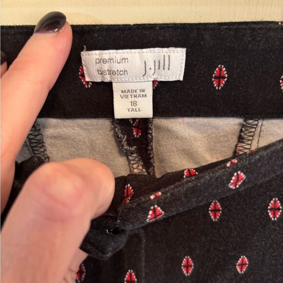 J. Jill Black and Red Patterned Cropped Pants - Picture 3 of 4